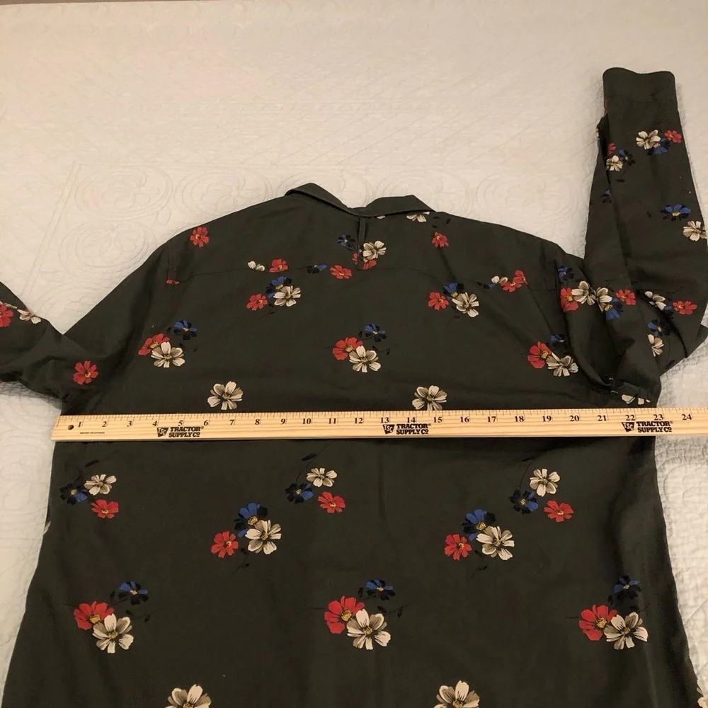 Banana Republic Untucked button down shirt. Size large tall.